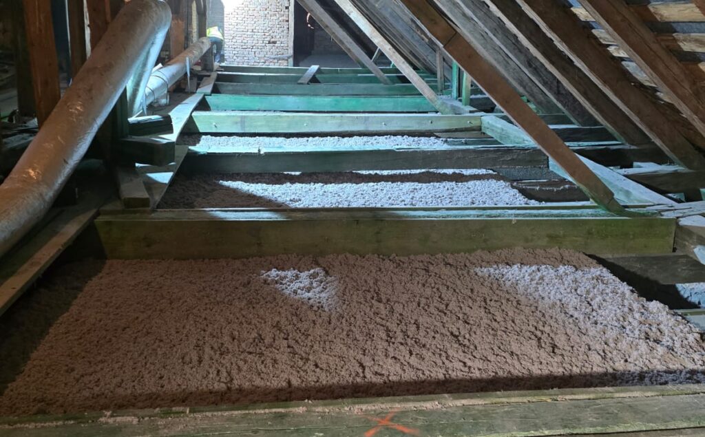 ocieplanie celulozą